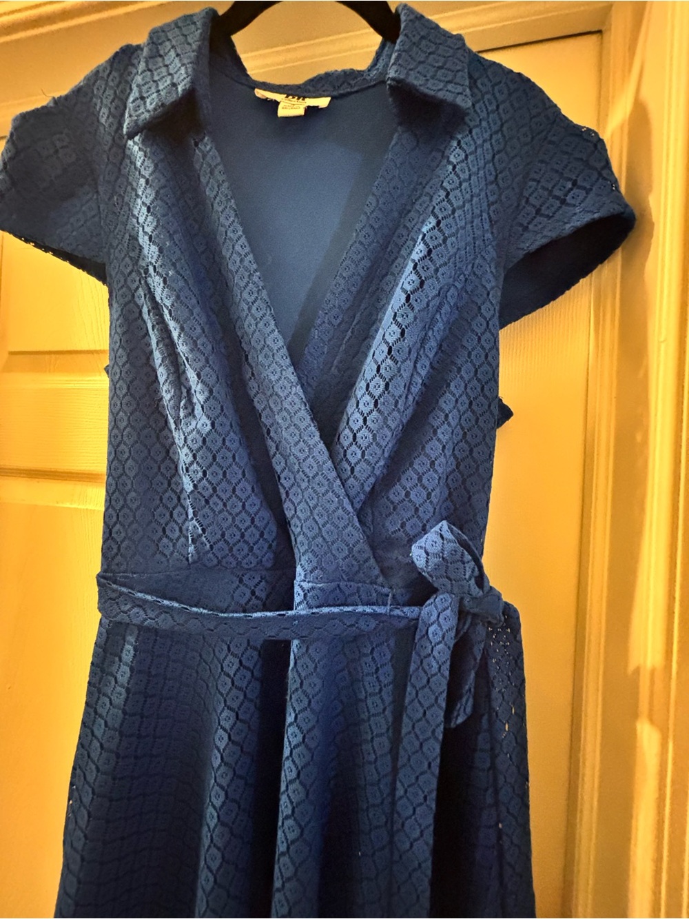 Women’s Blue Lace-Texture Wrap Dress with Short Sleeves